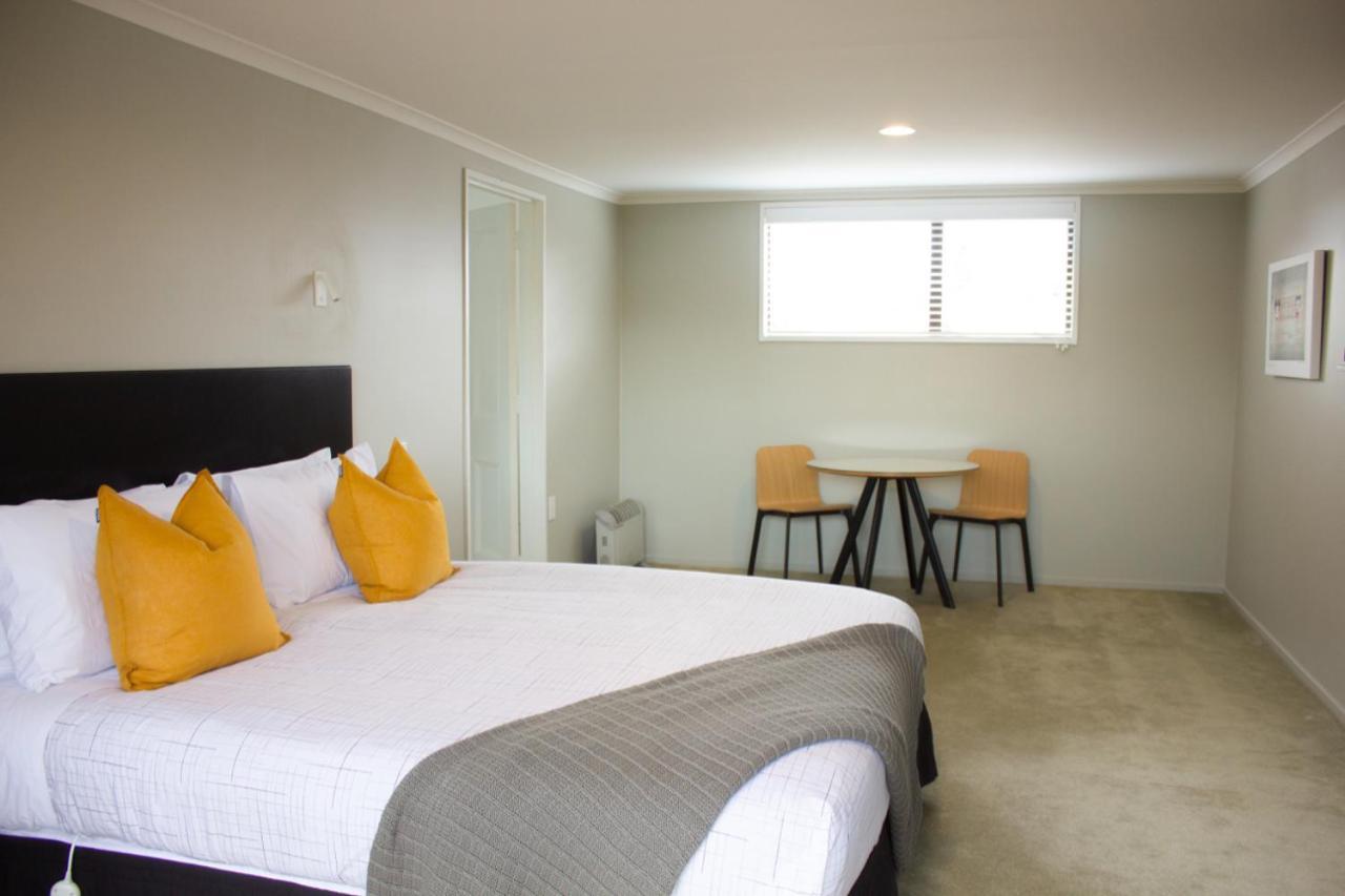 Twizel Central Studio Accommodation Bagian luar foto